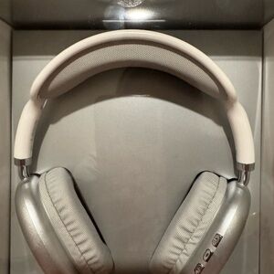 Premium Over-Ear Headphones in Light Gray with Cushioned Fit